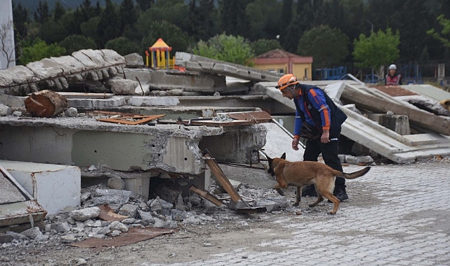 İzmir'de 'Hayvan Arama Kurtarma Tatbikatı' yapıldı