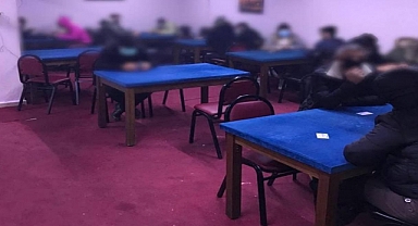 İzmir'de kumar oynarken yakalanan 161 kişiye para cezası