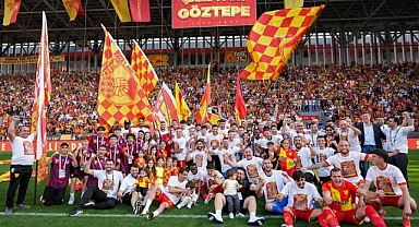 İzmir'de yer yerinden oynadı