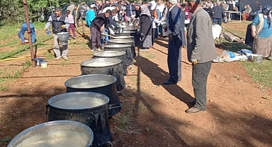 Kızılcabölük’te eller semaya rahmet için açıldı