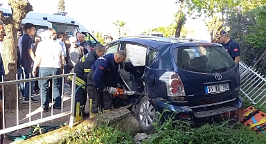 Manisa'da iki otomobil çarpıştı, 7 kişi yaralandı