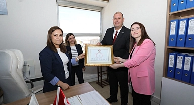 Muhtar Başkan Mazbatasını Aldı