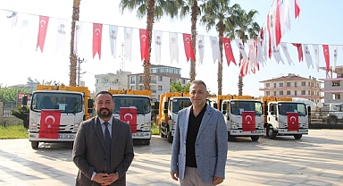 Ödemiş Belediyesi’nin temizlik filosuna  5 yeni araç eklendi