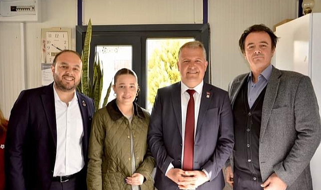 Oğlu Urla’da Belediye Başkanı, babası ise mahallenin muhtarı
