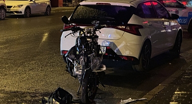 Otomobil ile çarpışan motosikletin sürücüsü ağır yaralandı
