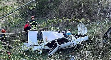 Otomobil ile motosikletin çarpıştığı kazada 3 kişi öldü