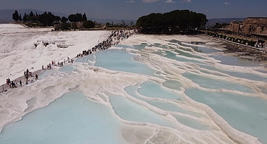 Pamukkale'ye ziyaretçi akını