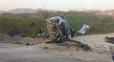 Şarampole devrilen otomobildeki 1 kişi öldü, 2 kişi yaralandı