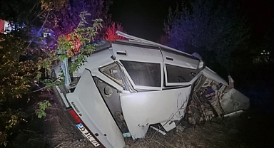 Şarampole devrilen otomobildeki 1 kişi öldü, 2 kişi yaralandı