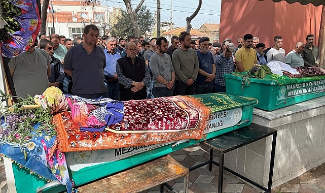 Trafik kazasında hayatını kaybeden 4 kişi son yolculuğa uğurlandı