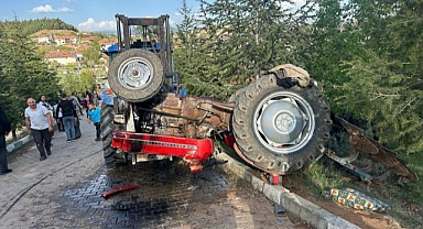 Uşak'ta traktörün devrilmesi sonucu sürücü öldü, eşi yaralandı
