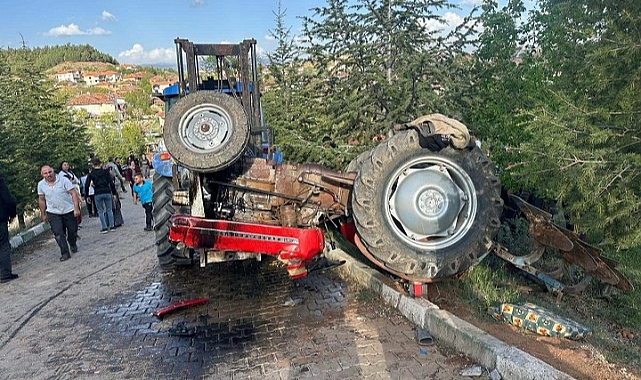Uşak'ta traktörün devrilmesi sonucu sürücü öldü, eşi yaralandı