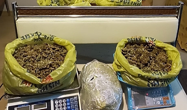 Uyuşturucu ticareti yaptıkları iddiasıyla 2 şüpheli tutuklandı