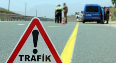 Ağaca çarpan otomobildeki 2 kişi öldü, 1 kişi yaralandı