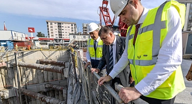 Başkan Tugay metro şantiyelerini inceledi