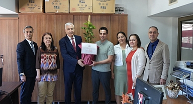 Başkan Türkmen’den Çiçek Jesti