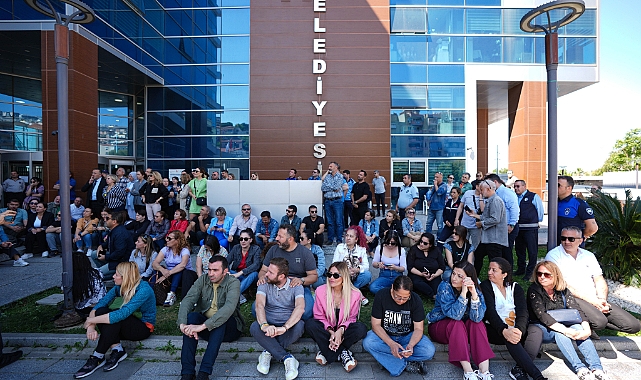 Belediye çalışanları maaşlarını tam almadıkları gerekçesiyle eylem yaptı