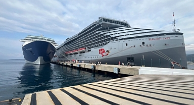 Bodrum aynı anda 2 yolcu gemisini ağırladı