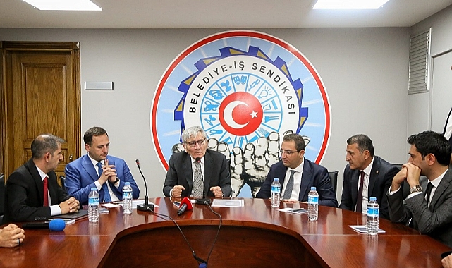 Bornova’da ilk TİS kadrolu işçiler için imzalandı