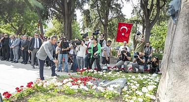 CHP Lideri Özel’den Zübeyde Ana’ya ziyaret