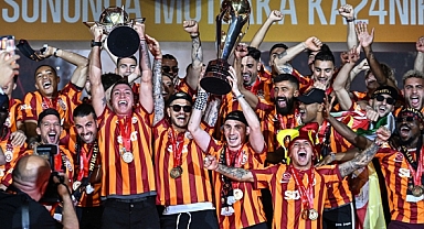 Galatasaray'dan üç kupalı kutlama