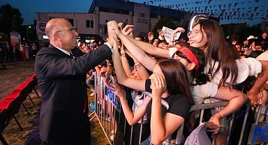 Gaziemir Gençlik Festivali’ne Yaşlı Amca ile muhteşem final