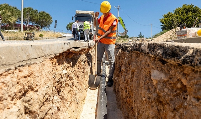 İzmir Büyükşehir Belediyesi Çeşme'nin içme suyu sorununa neşter vuruyor