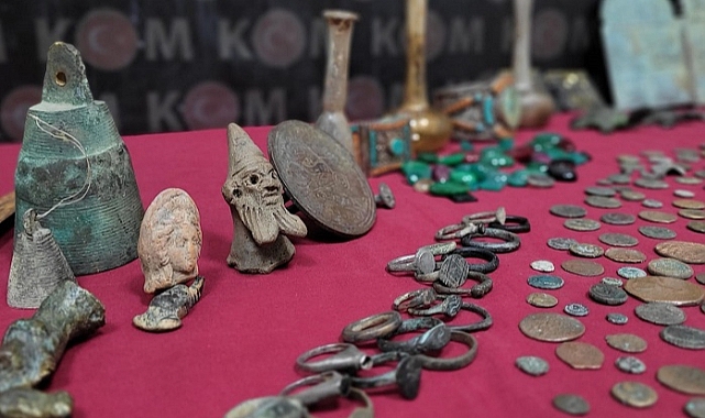 İzmir'de 3 bin 380 tarihi eser ele geçirildi