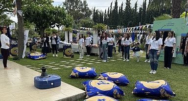 İzmir'de çocuklar yararına bahar şenliği yapıldı