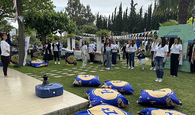 İzmir'de çocuklar yararına bahar şenliği yapıldı
