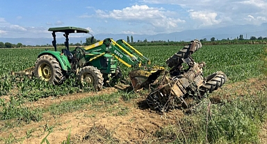 İzmir'de devrilen traktörün sürücüsü öldü