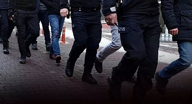 İzmir'de FETÖ operasyonunda 30 şüpheli yakalandı