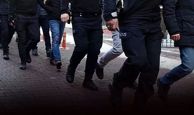 İzmir'de FETÖ operasyonunda 30 şüpheli yakalandı