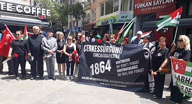 İzmirli Çerkesler sürgünde yitirdikleri atalarını andı!