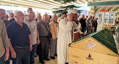 Kanada'da trafik kazasında ölen kişi İzmir'de toprağa verildi