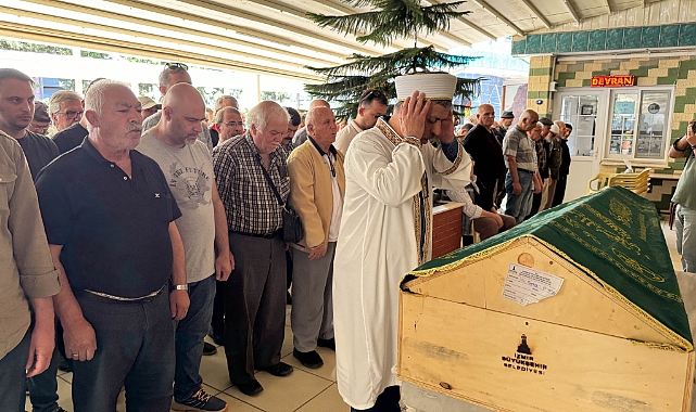 Kanada'da trafik kazasında ölen kişi İzmir'de toprağa verildi