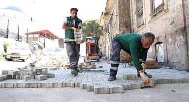 Konak’ta yol ve kaldırım çalışmaları hız kesmeden sürüyor