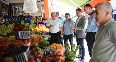 Konak zabıtası kaldırım işgalini bitirmekte kararlı