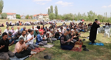 Köylüler yağmur duasına çıktı