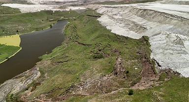 Kütahya'da heyelan nedeniyle göletten numune alındı