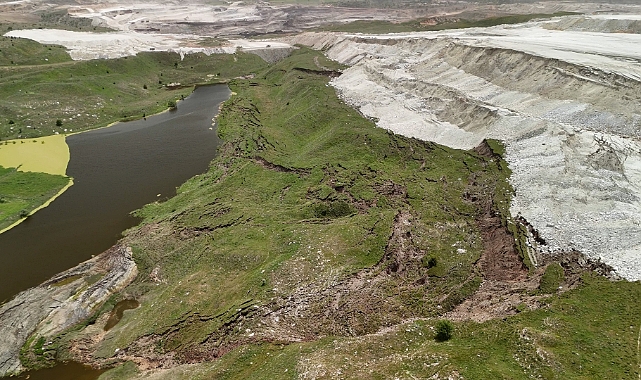 Kütahya'da heyelan nedeniyle göletten numune alındı