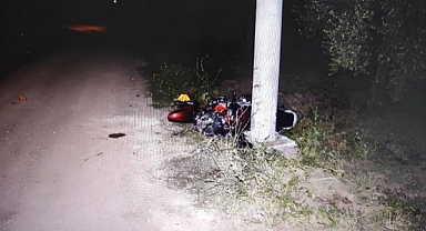 Manisa'da beton direğe çarpan motosikletin sürücüsü öldü