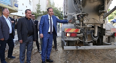 Merkez Mahallesi’nde beton yol hamlesi