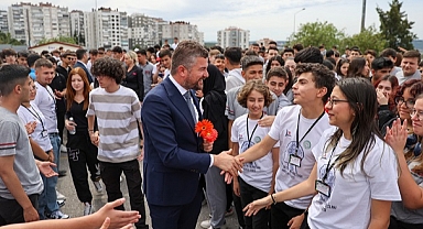 Mezun olduğu lisede Başkan Duman’a coşkulu karşılama