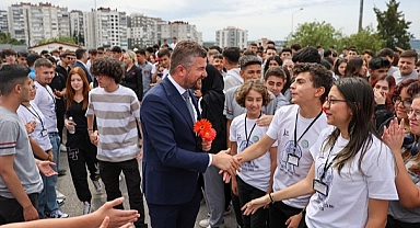 Mezun olduğu lisede Başkan Duman’a coşkulu karşılama