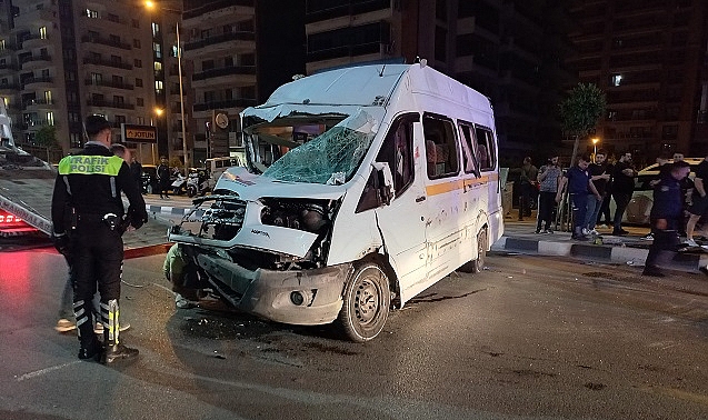Minibüsle çarpışan otomobilin sürücüsü öldü