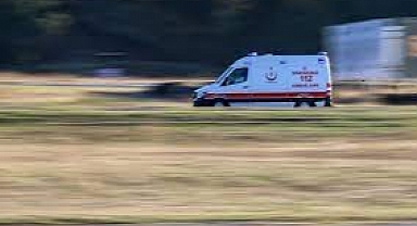 Motosikletle direğe çarpıp süs havuzuna düşen sürücü hayatını kaybetti