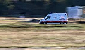Motosikletle direğe çarpıp süs havuzuna düşen sürücü hayatını kaybetti