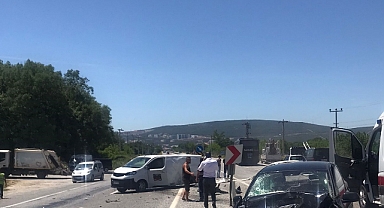 Otomobil ile minibüs çarpıştı, 1 kişi öldü, 2 kişi yaralandı