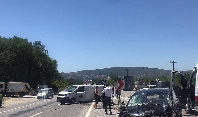 Otomobil ile minibüs çarpıştı, 1 kişi öldü, 2 kişi yaralandı